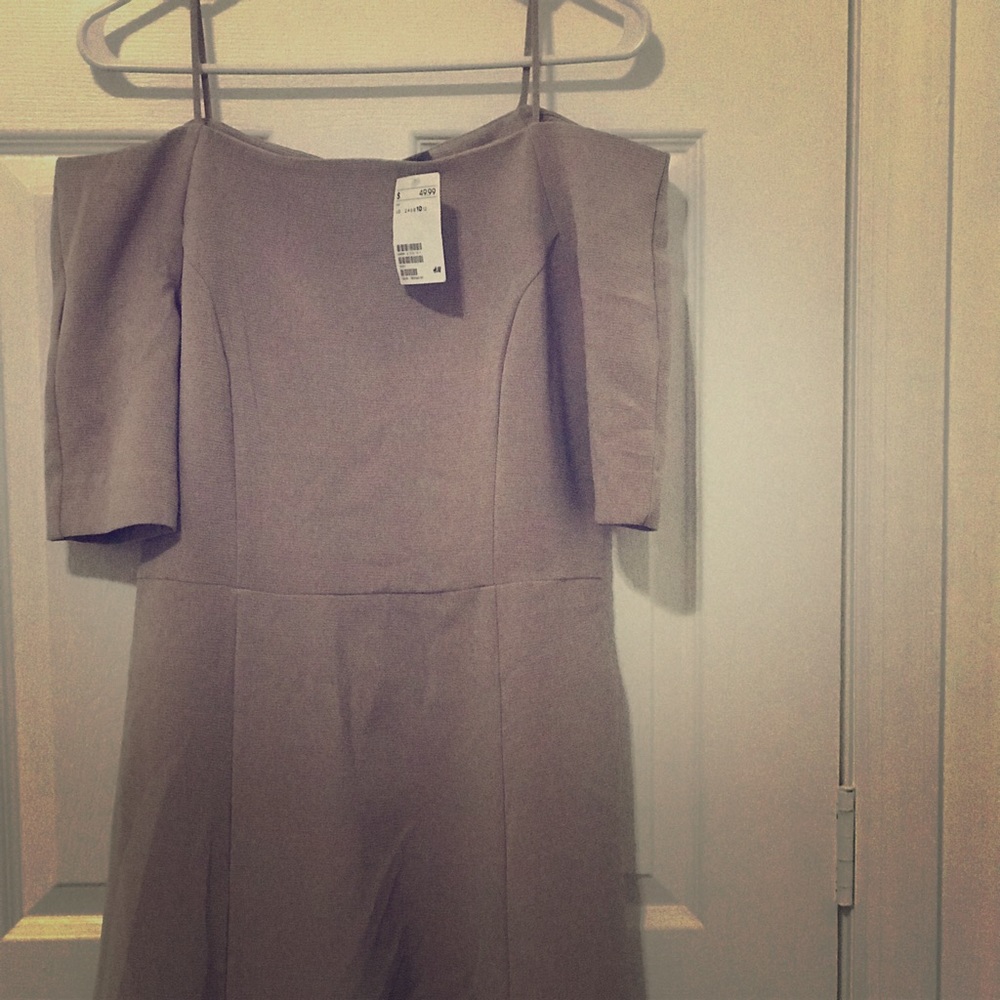 Selling this brand new dress from H&M